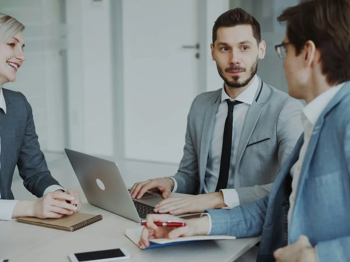 A meeting around a laptop